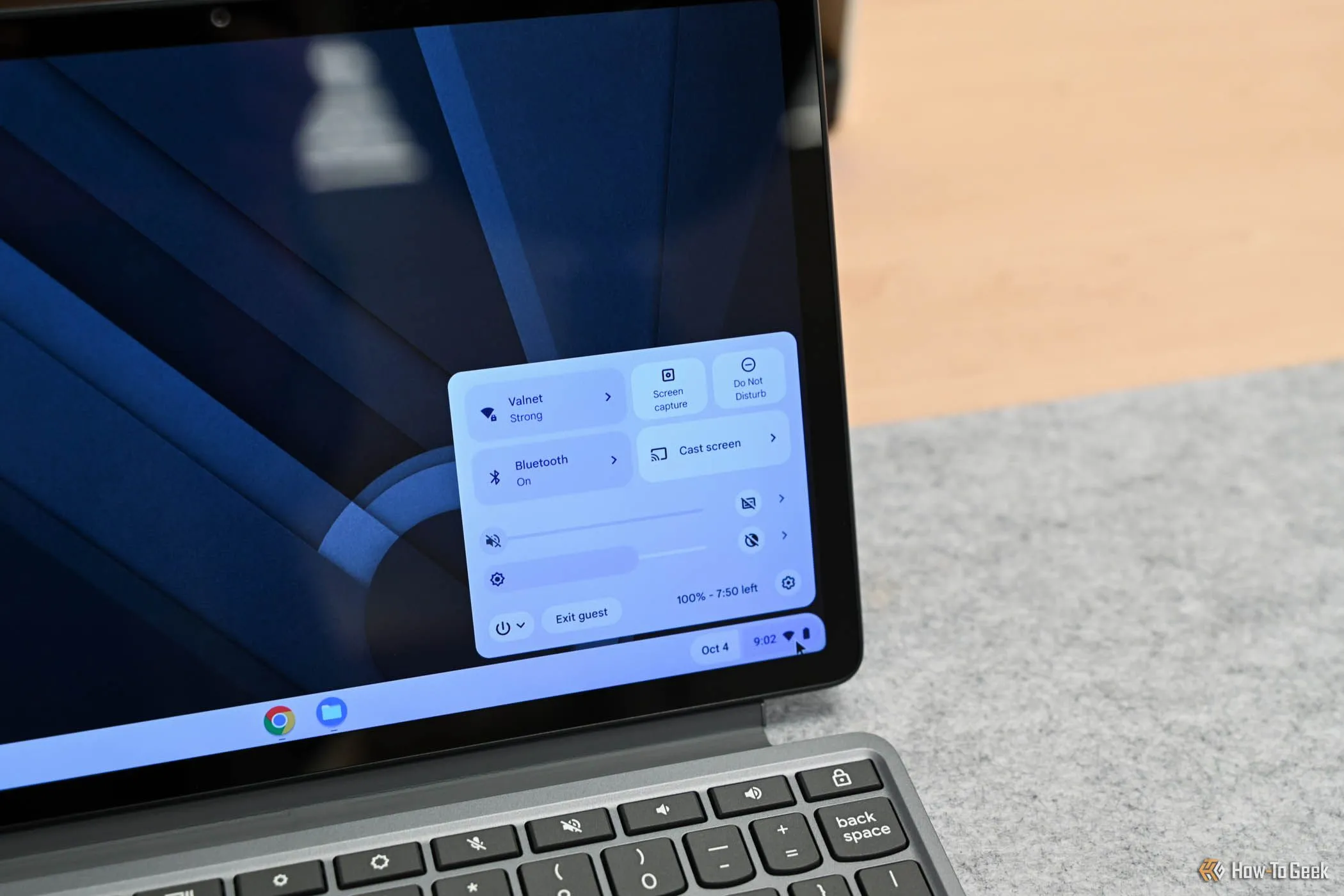 Trung tâm điều khiển của Lenovo Chromebook Duet 11-inch, minh họa giao diện đơn giản và hiệu quả năng lượng giúp kéo dài thời lượng pin.