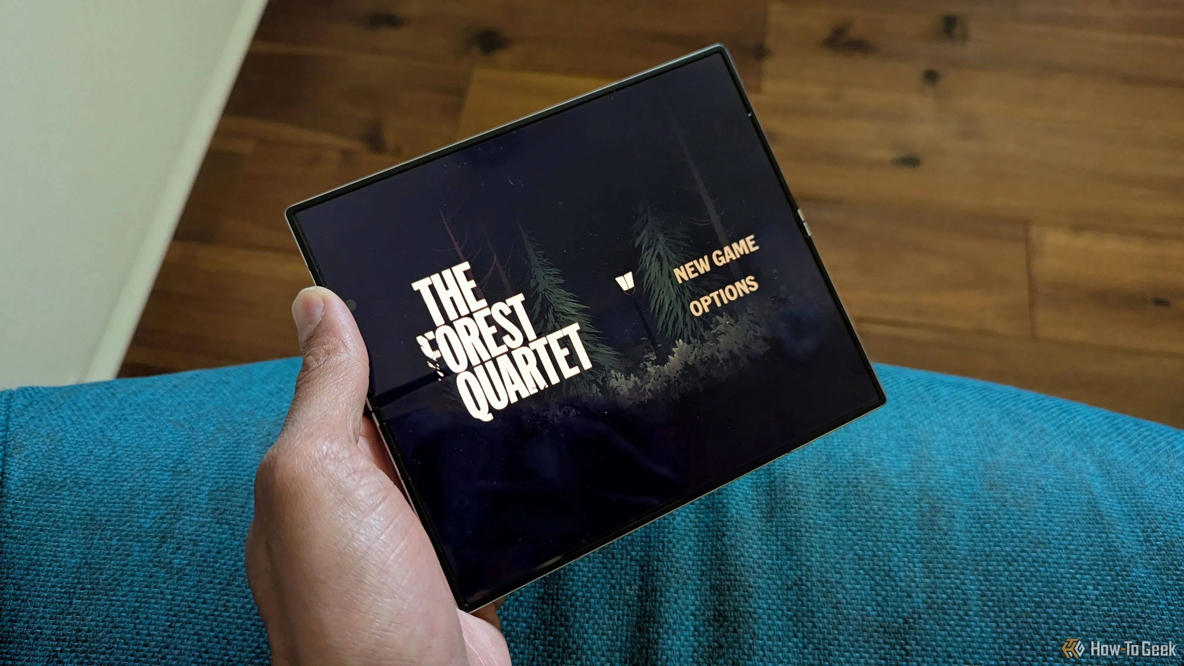 Tựa game The Forest Quartet đang hiển thị trên màn hình điện thoại Samsung Galaxy Z Fold 6