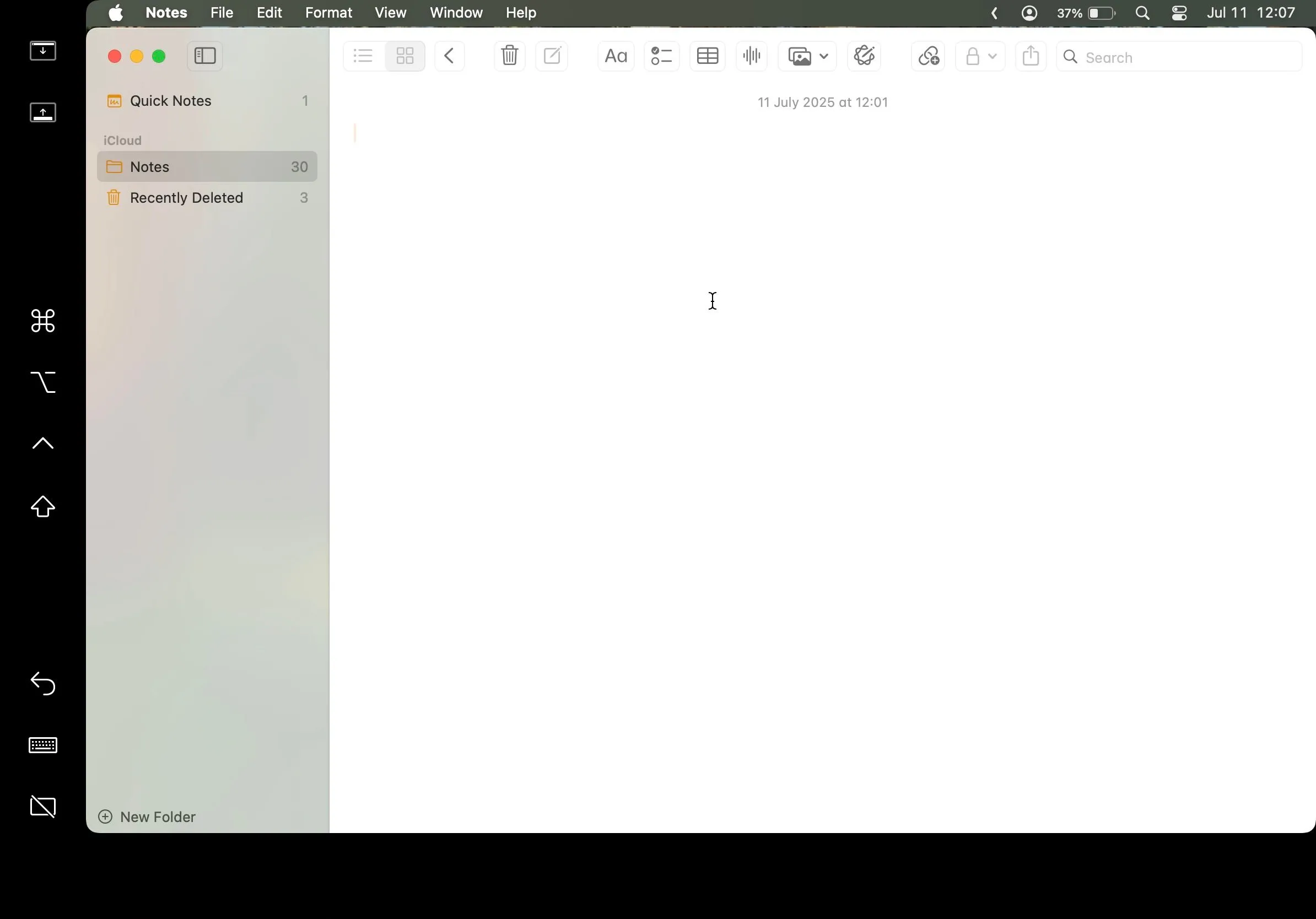 Ứng dụng Ghi chú macOS đang mở trên iPad thông qua tính năng Sidecar, mở rộng không gian làm việc.