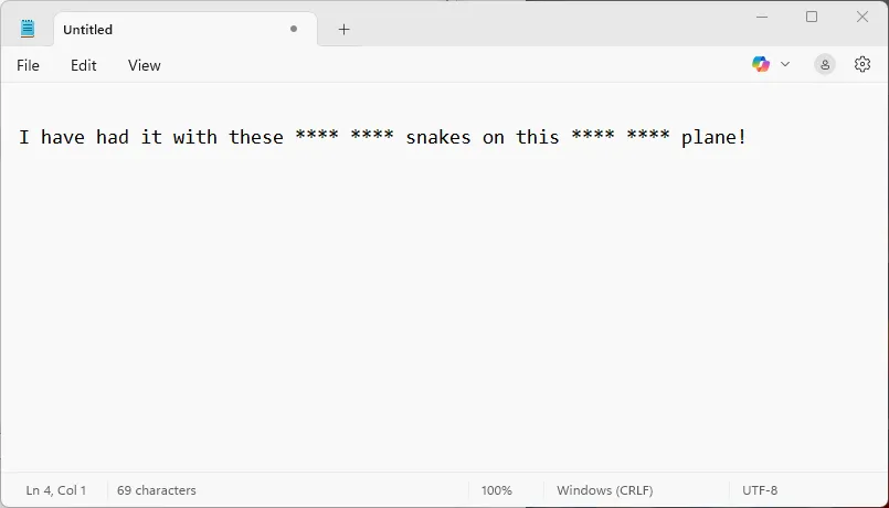 Văn bản bị kiểm duyệt hiển thị dấu hoa thị trong Notepad khi sử dụng tính năng nhập liệu bằng giọng nói trên Windows 11.