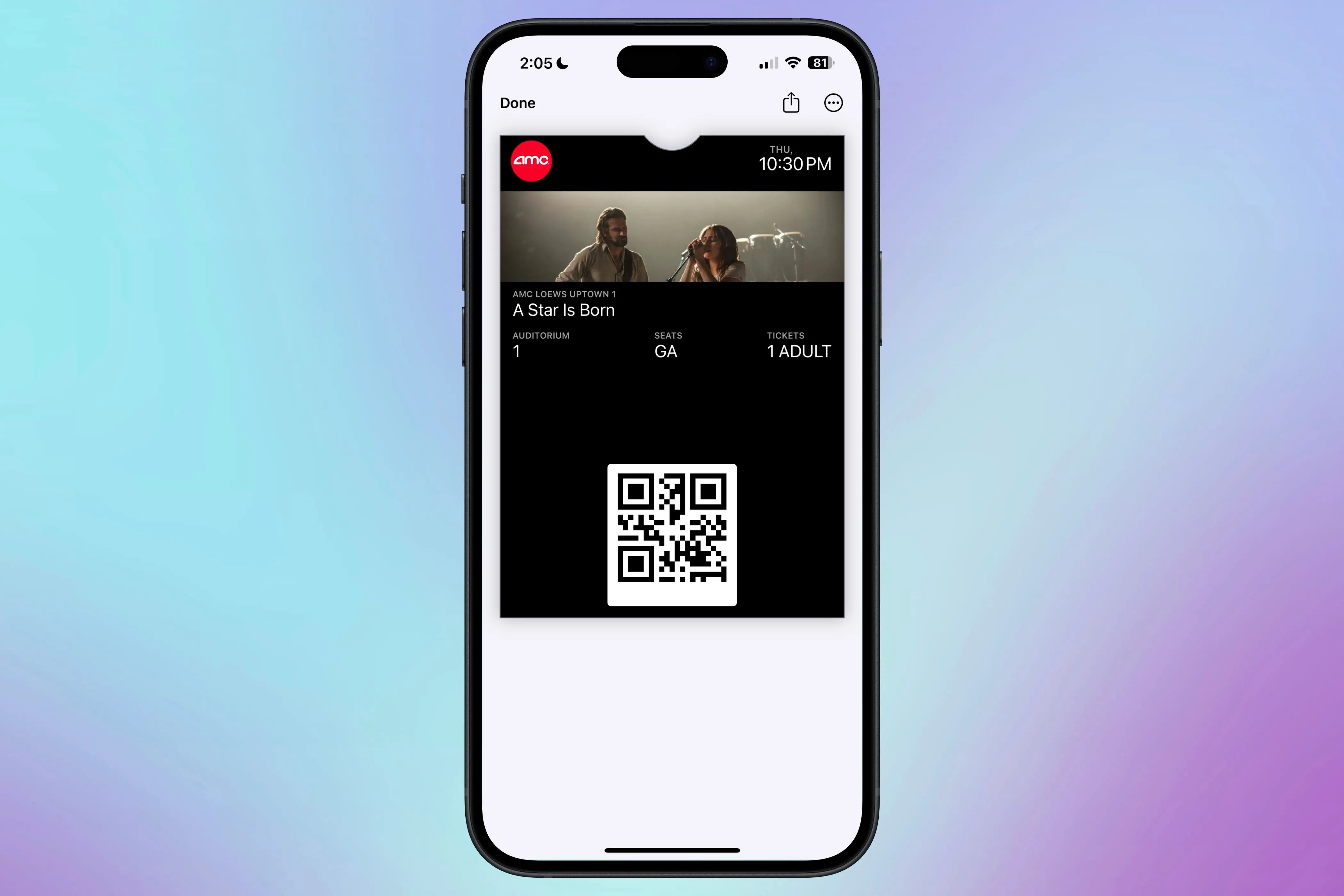 Vé xem phim &quot;A Star Is Born&quot; từ AMC hiển thị trong ứng dụng Apple Wallet, minh họa tính năng hiển thị trên màn hình khóa