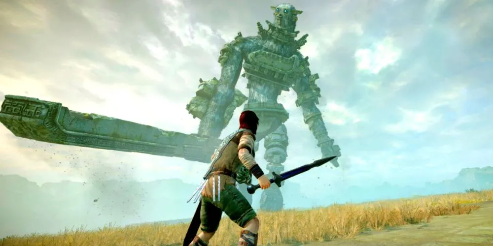 Wander, nhân vật chính trong Shadow of the Colossus, cưỡi ngựa Agro trên một cánh đồng rộng lớn với một Colossus khổng lồ ở phía xa.